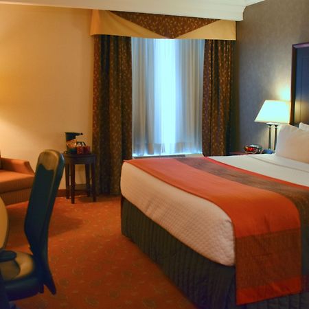 Hamilton Plaza Hotel And Conference Centre Экстерьер фото